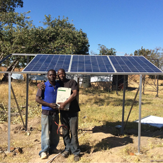 Une pompe à eau solaire Solargreen DC installée en Afrique